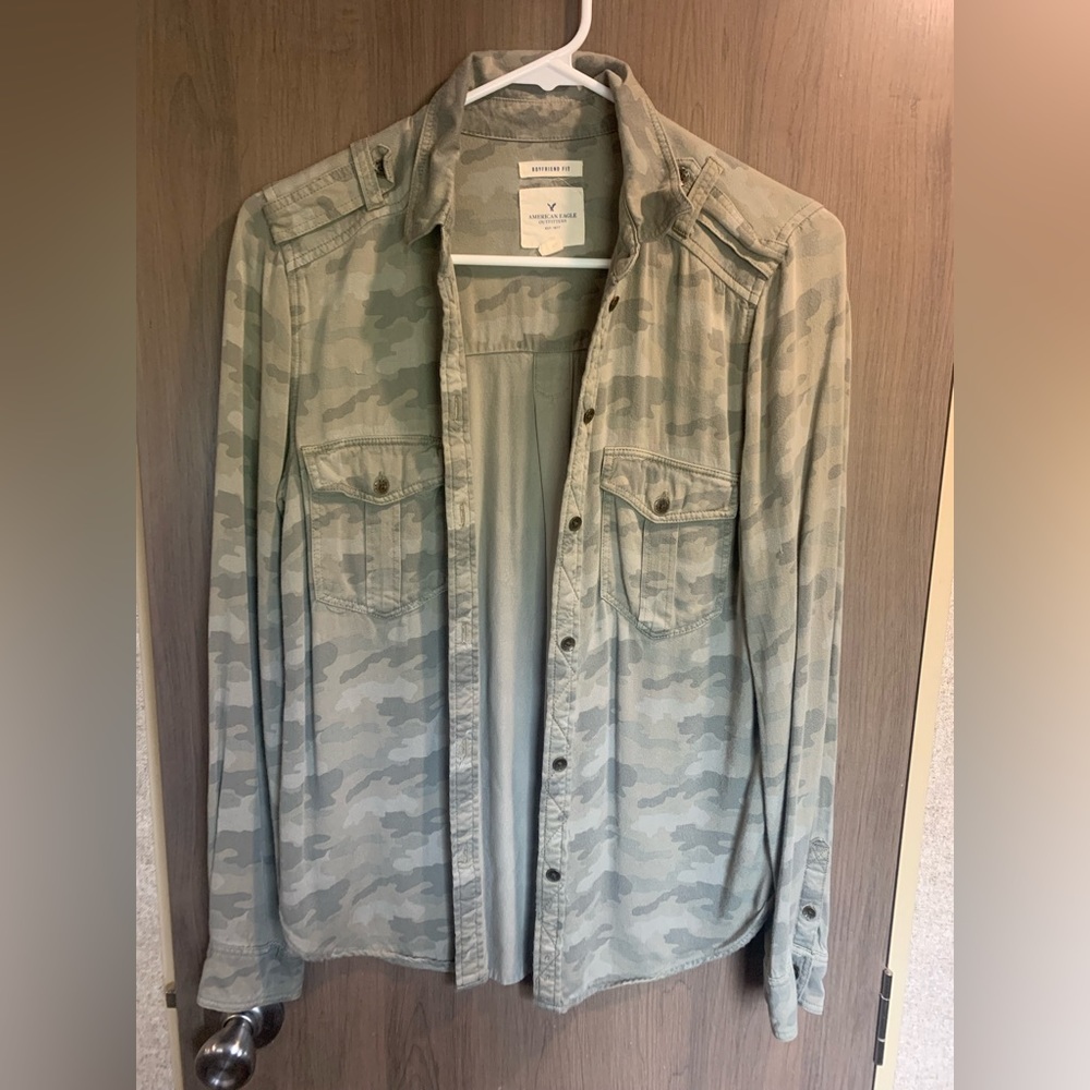 American Eagle Camo top